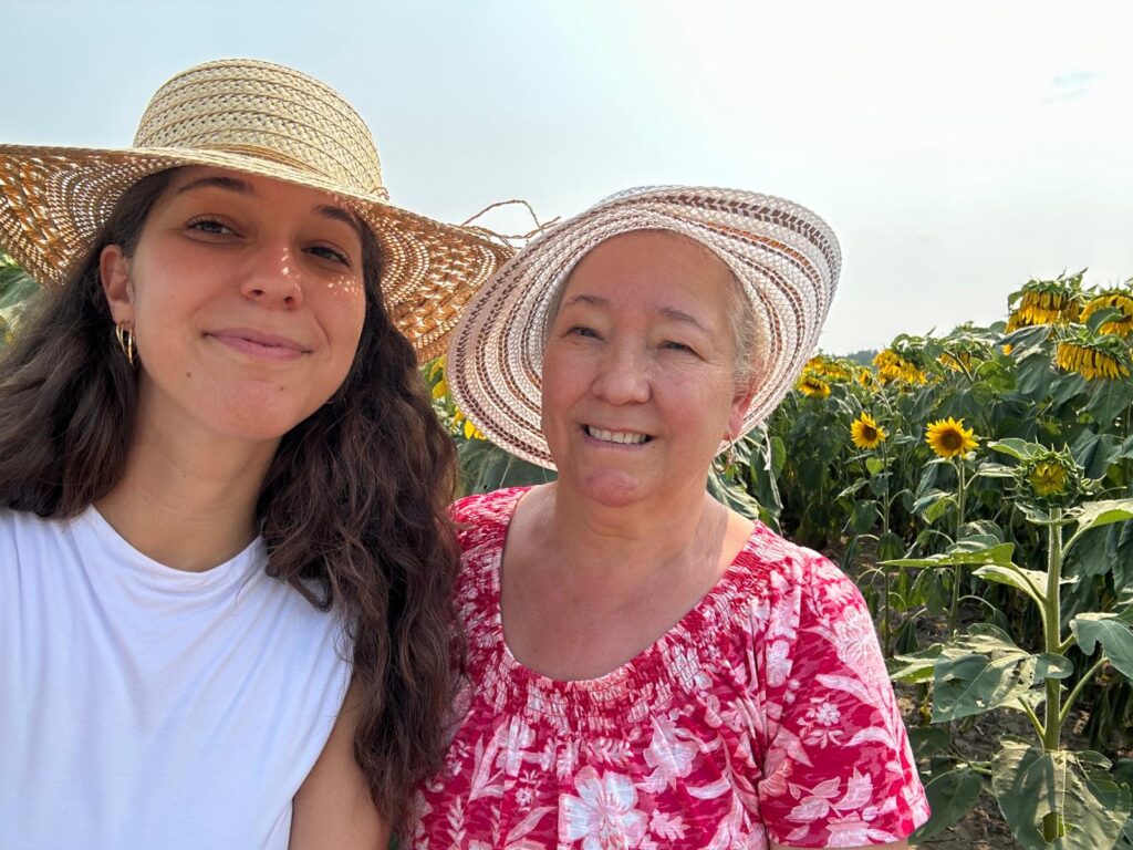 Photo of Daniela and her mom